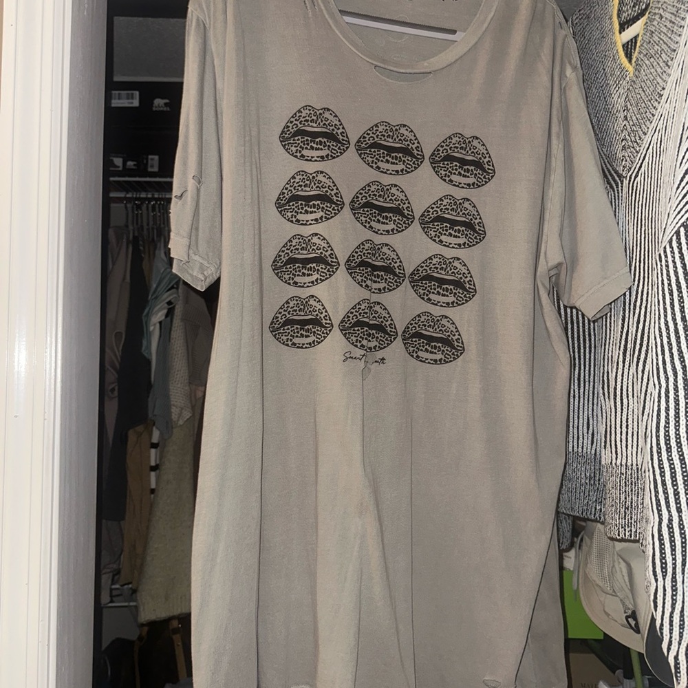 SMART MOUTH 👄 Distressed Tee - Picture 3 of 9